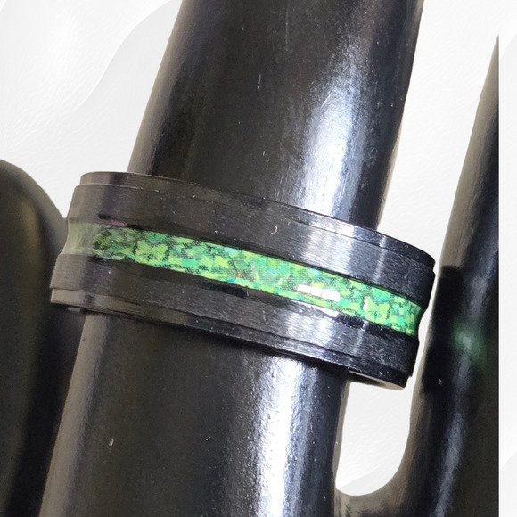 Black Stainless Steel 8mm Inlaid Synthetic Green Band Style Fashion Ring Size 8 - Picture 5 of 7